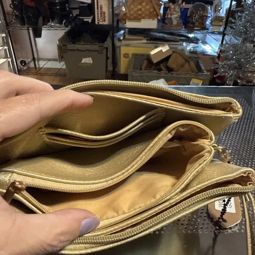 MICHAEL KORS Pebbled Leather Chunky MK Gold tone Logo Clutch~VERY GOOD CONDTN! - Picture 7 of 10